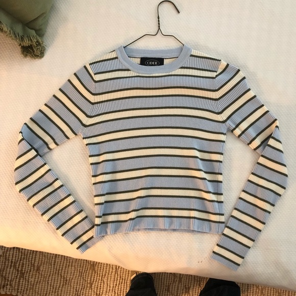 NWOT Adorable striped cropped long sleeve T - Picture 3 of 3